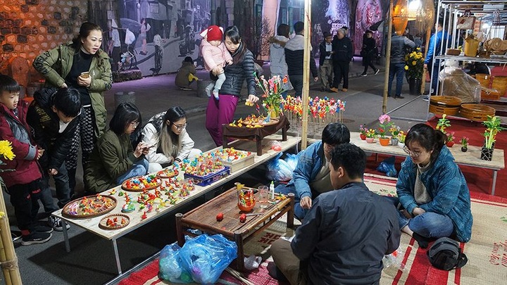 Hanoi flower market opened for Tet - 9