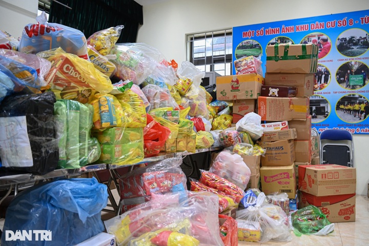 Donations sent to Hanoi apartment building fire victims - 8 Donations sent to Hanoi apartment building fire victims - 8