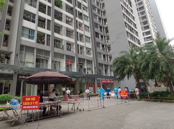 Hanoi restaurants switch to take-away-only mode amid Covid-19 outbreak - 1