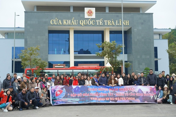 Vietnamese travel agents offer cheaper tours amid economic downturn - 3