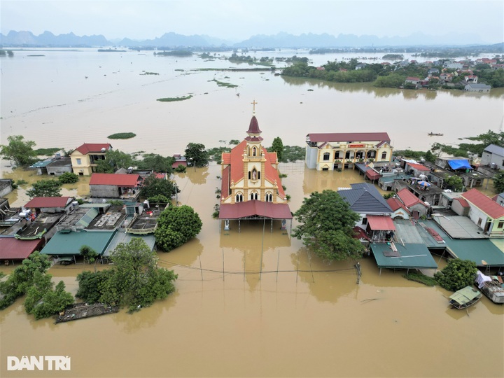 Thousands of households in Ninh Binh isolated by inundation - 2 Thousands of households in Ninh Binh isolated by inundation - 2