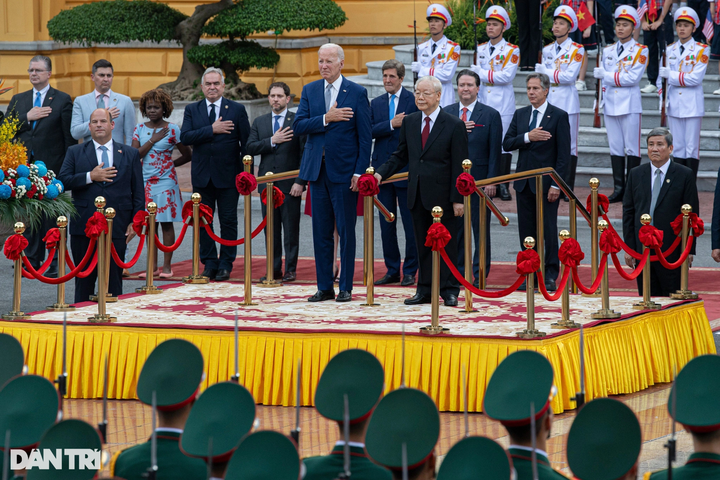 Vietnamese Party leader chairs welcome ceremony for US President in Hanoi - 2