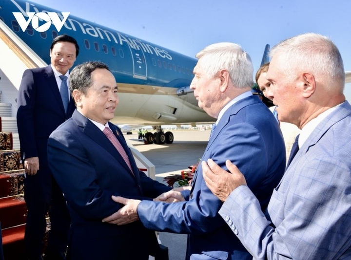 Top Vietnamese legislator arrives in Moscow for Russia visit - 1 Top Vietnamese legislator arrives in Moscow for Russia visit - 1