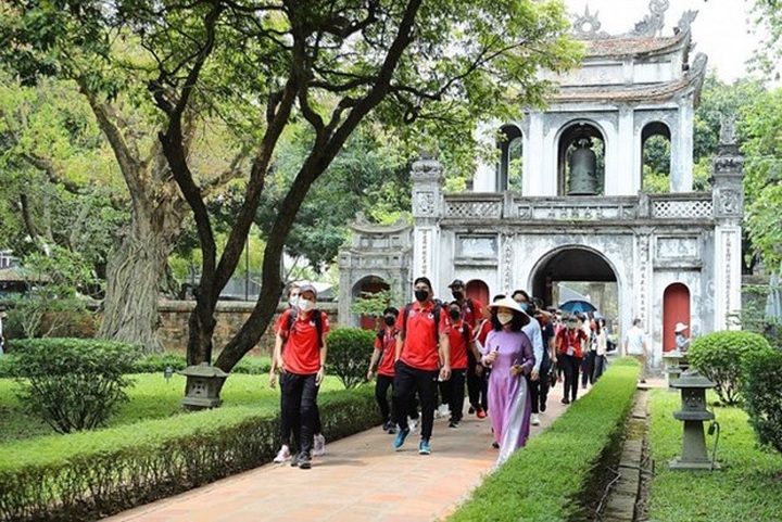 Hanoi exerts efforts to boost tourism development - 1