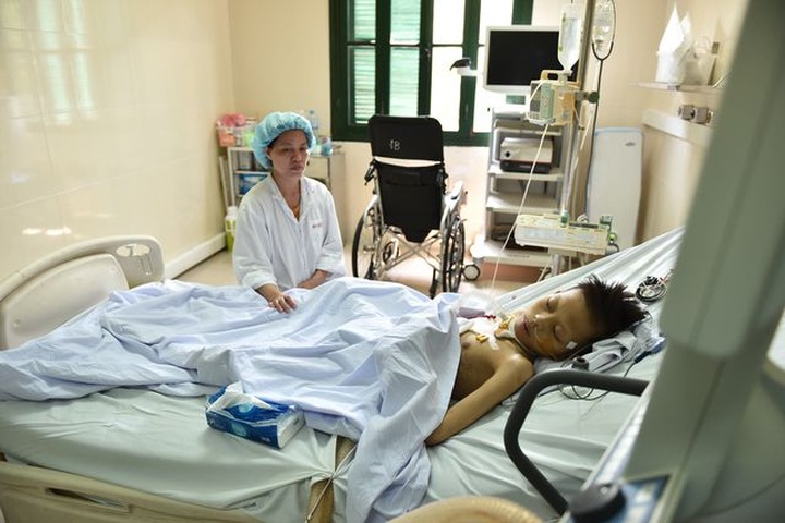 Dantri/DTiNews readers help save poor boy from lung disease - 1 Dantri/DTiNews readers help save poor boy from lung disease - 1