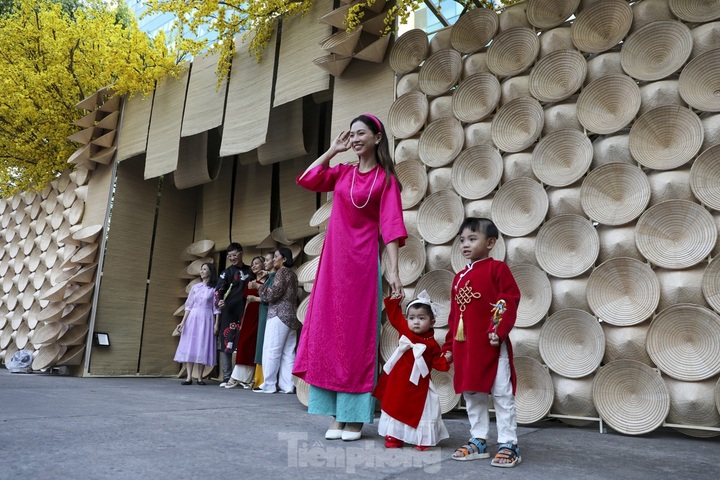 Tet calligraphy street opens in HCM City - 9
