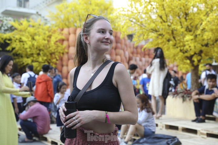 Tet calligraphy street opens in HCM City - 8