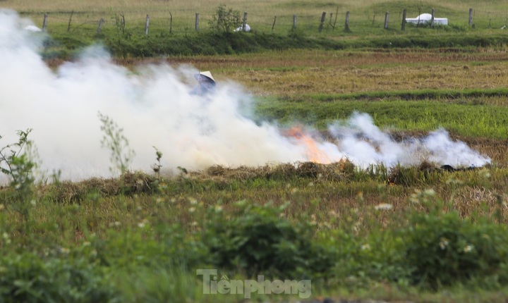Straw burning plagues drivers on national highway - 4