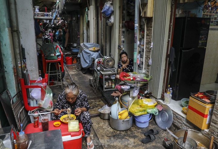 Tiny houses in HCM City downtown - 2