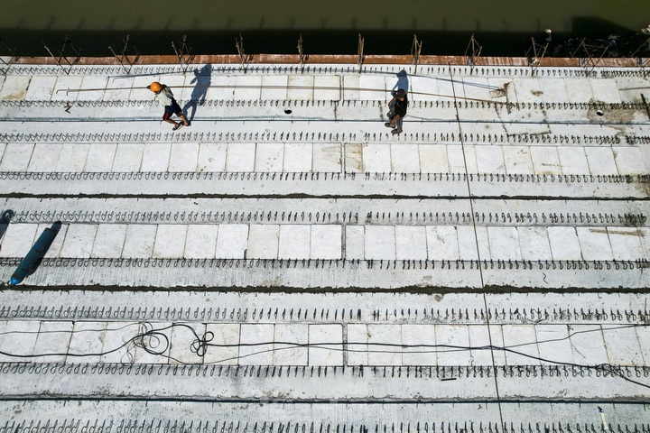 HCM City bridge nears completion, expects to ease congestion - 2