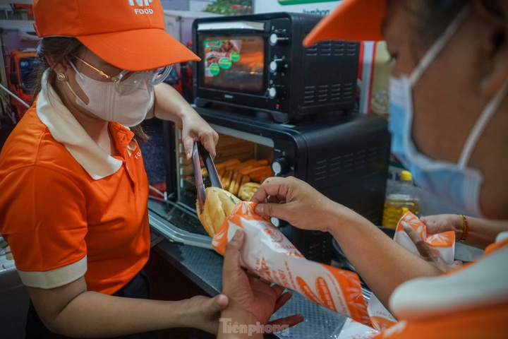 HCM City Banh Mi Festival attracts thousands of visitors - 6 HCM City Banh Mi Festival attracts thousands of visitors - 6