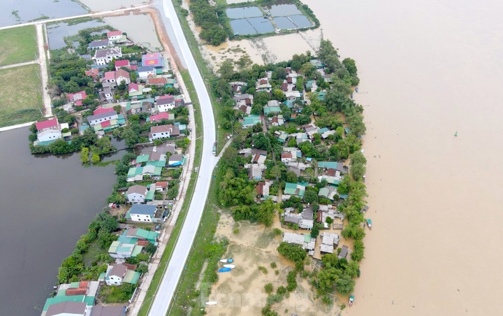 Nghe An’s riverside residents struggle with prolonged flooding - 1 Nghe An’s riverside residents struggle with prolonged flooding - 1