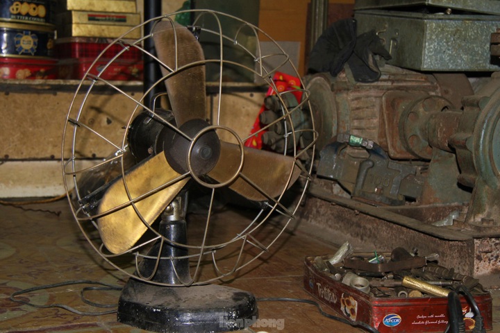 Hanoi family preserves vintage fans - 5 Hanoi family preserves vintage fans - 5