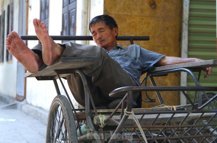 Central province struggling hot weather - 9