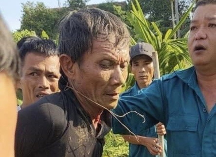 Two dead, two injured in Quang Ngai stabbing - 2