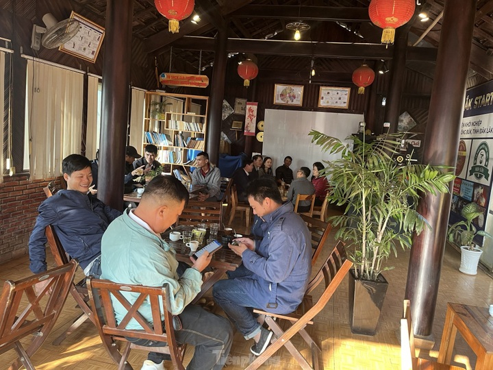 Thousands enjoy free coffee in Buon Ma Thuot - 5 Thousands enjoy free coffee in Buon Ma Thuot - 5