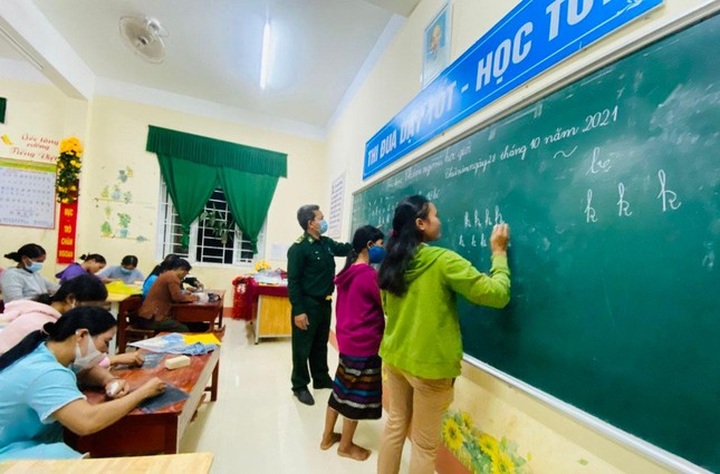 Lao women have Vietnamese classes in Quang Tri - 2 Lao women have Vietnamese classes in Quang Tri - 2