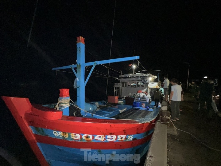 Quang Ngai fishermen attacked by Chinese Coast Guards - 1 Quang Ngai fishermen attacked by Chinese Coast Guards - 1