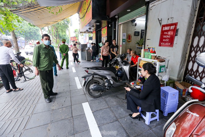 Hanoi cracks down pavement violations - 7