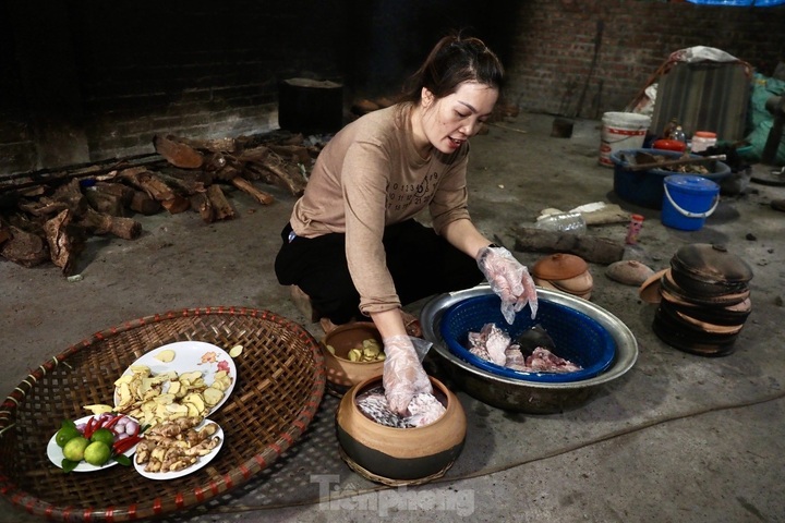 Ha Nam fishing braising village prepares for Tet - 4