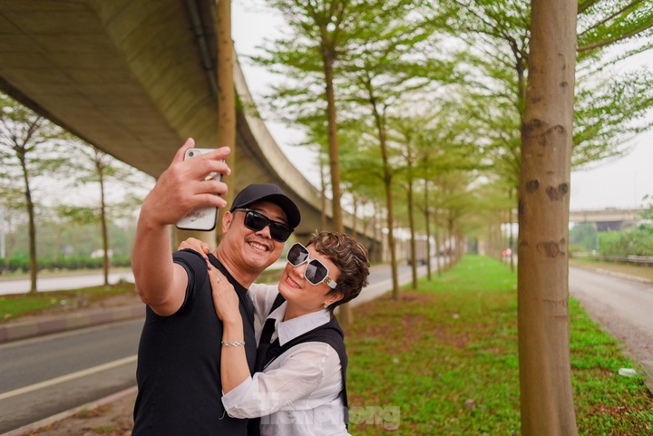 Beauty of Hanoi’s Madagascar almond road - 5 Beauty of Hanoi’s Madagascar almond road - 5