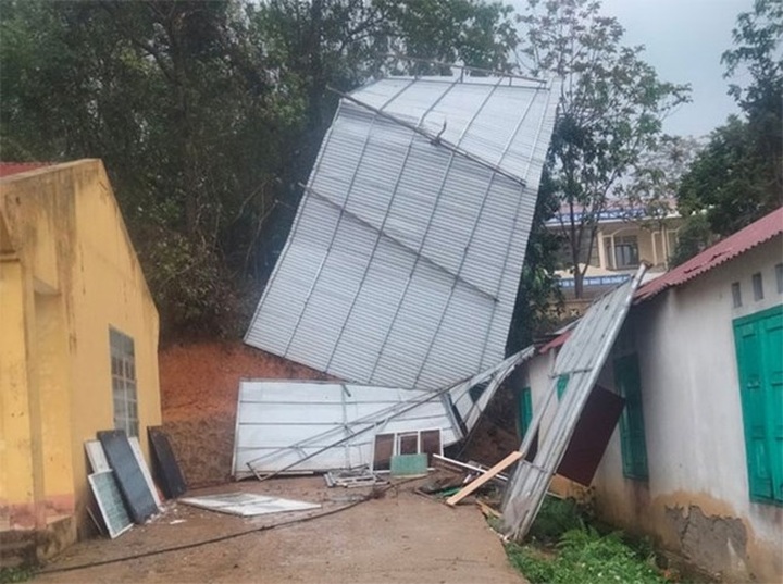 Nearly 1,000 houses damaged in northern whirlwind - 1 Nearly 1,000 houses damaged in northern whirlwind - 1