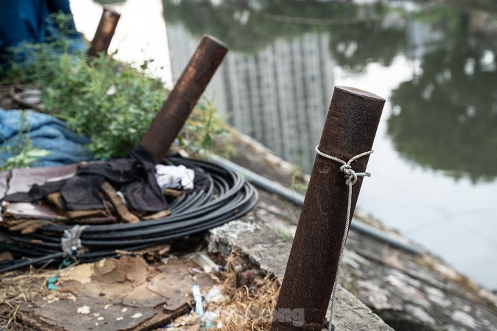 Hanoi riverside barriers face deterioration - 2 Hanoi riverside barriers face deterioration - 2