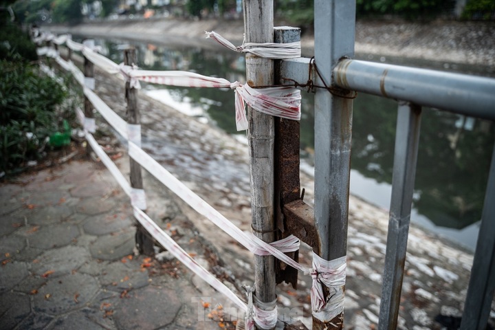 Hanoi riverside barriers face deterioration - 5 Hanoi riverside barriers face deterioration - 5