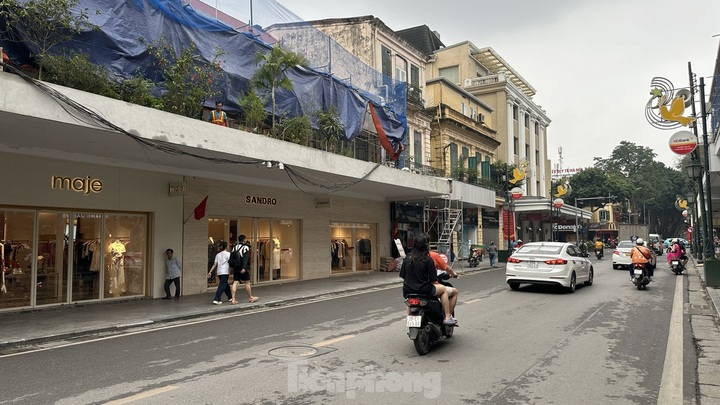 Hanoi renovates Trang Tien Street - 7