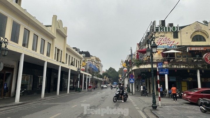 Hanoi renovates Trang Tien Street - 1