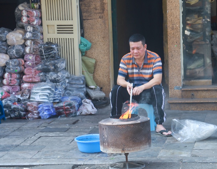 Votive paper burnt on Hanoi streets on Kitchen Gods’ Day - 6