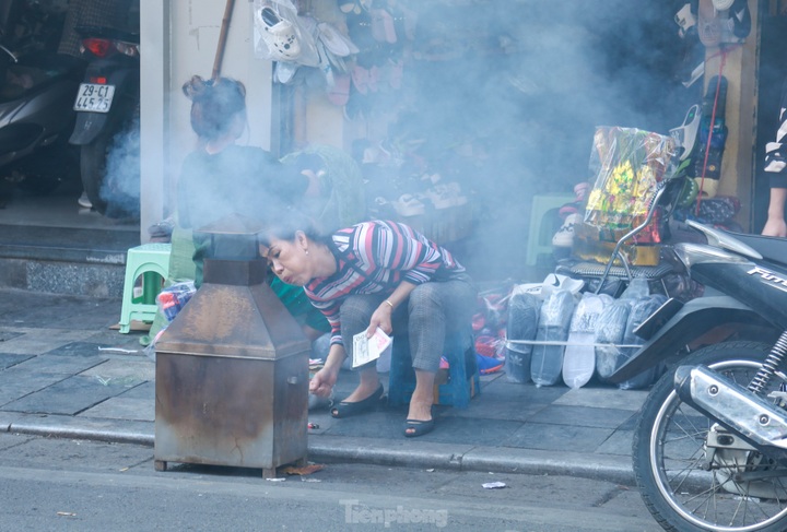 Votive paper burnt on Hanoi streets on Kitchen Gods’ Day - 4