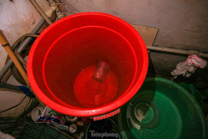 Many areas in Hanoi face severe water shortage - 4