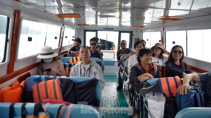 Coral diving services attract tourists - 3