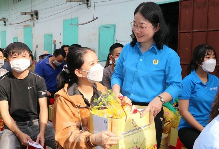 Workers stranded in Binh Duong for Tet due to economic difficulties - 1 Workers stranded in Binh Duong for Tet due to economic difficulties - 1