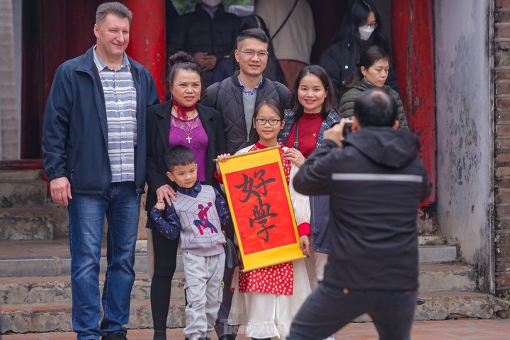 The Temple of Literature crowded on Tet - 7 The Temple of Literature crowded on Tet - 7