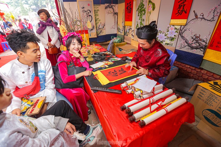 The Temple of Literature crowded on Tet - 9 The Temple of Literature crowded on Tet - 9