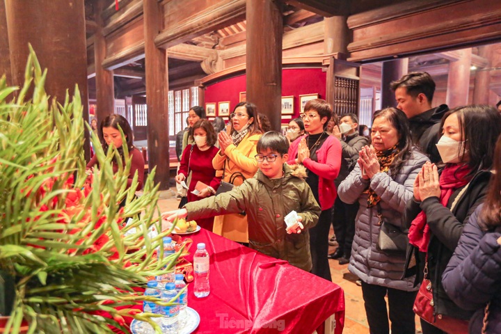 The Temple of Literature crowded on Tet - 6 The Temple of Literature crowded on Tet - 6