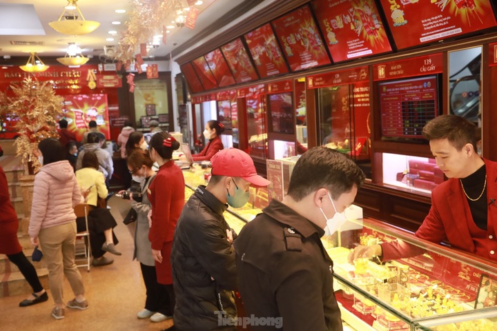 Gold in high demand ahead of the God of Wealth Day - 3 Gold in high demand ahead of the God of Wealth Day - 3