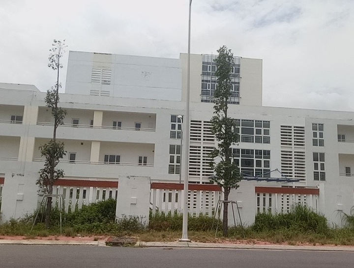 Expensive hospital facilities abandoned in Binh Duong - 2