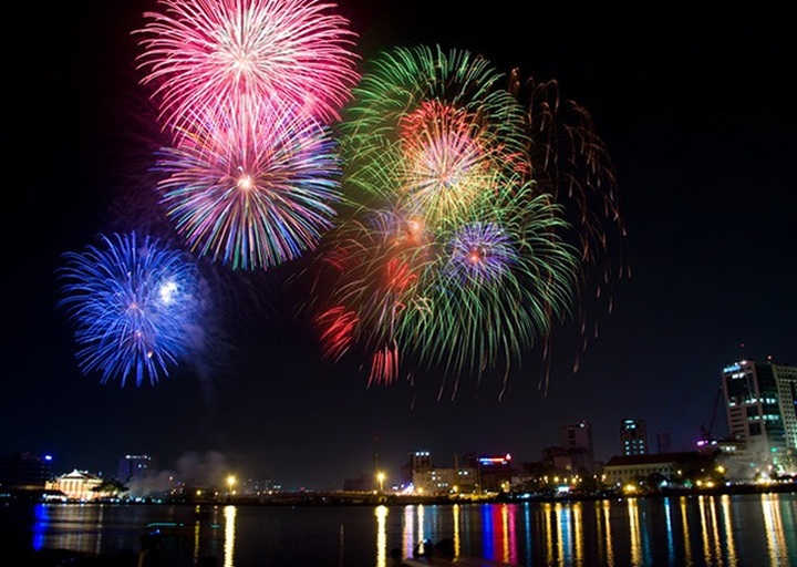 HCM City not to hold firework displays on Lunar New Year's Eve - 1