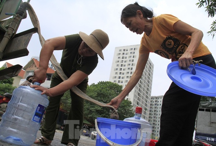 Hanoi to publicise water quality daily after oil contamination - 1