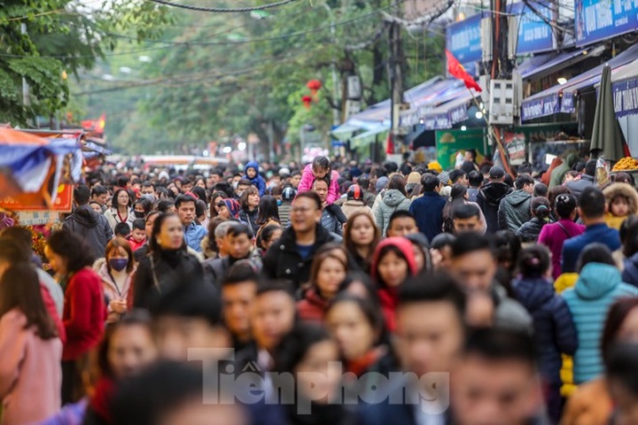 Tay Ho Temple congested after Tet - 2 Tay Ho Temple congested after Tet - 2