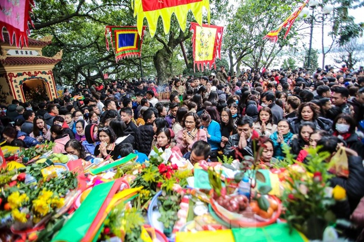 Tay Ho Temple congested after Tet - 7 Tay Ho Temple congested after Tet - 7