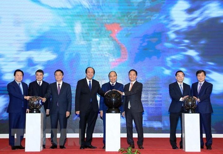 Trade sector asked to strive for 300 bln USD from exports next year - 1