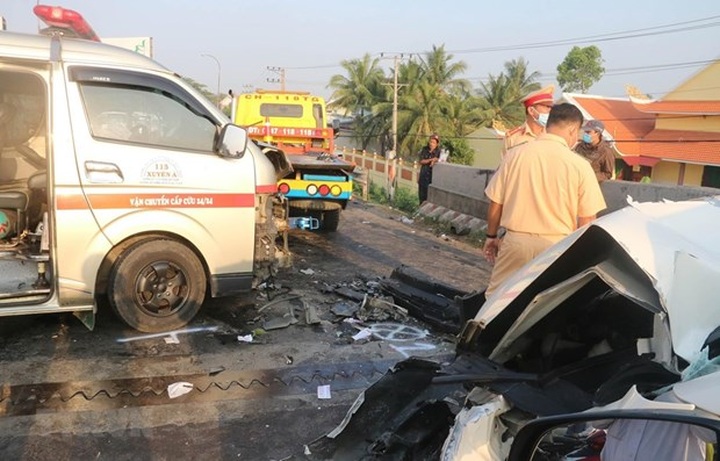 Traffic accidents down in all three criteria during Tet holiday - 1