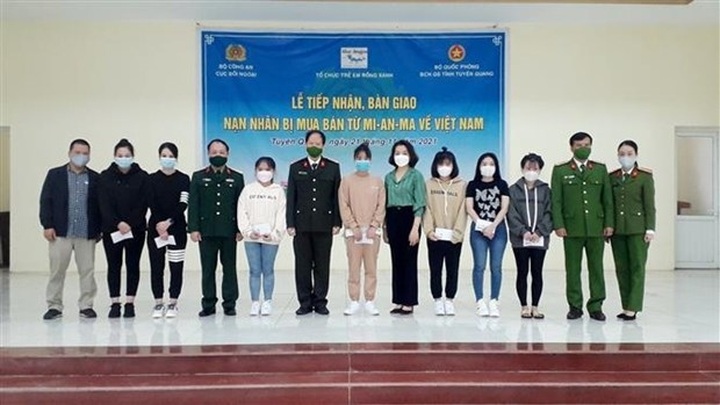 Fourteen people trafficked to Myanmar return home - 1