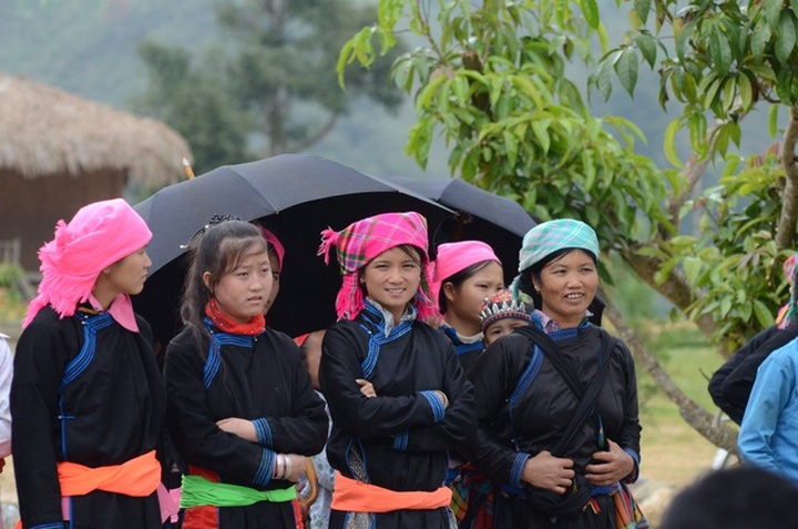 Colourful costumes of northern mountainous ethnic groups - 2