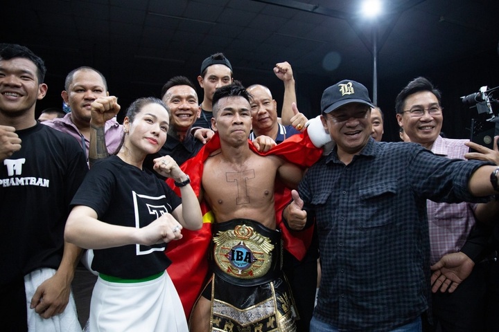 Tran Van Thao becomes first Vietnamese IBA champion - 1