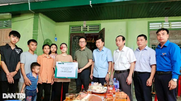 Poor Nghe An woman receives nearly VND1 billion for cancer treatment - 1 Poor Nghe An woman receives nearly VND1 billion for cancer treatment - 1